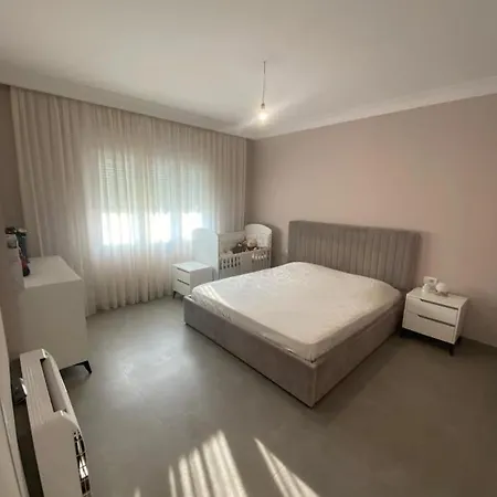 Semesterbostad Aron Rreshen