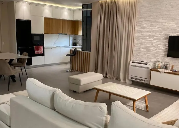 度假居 Aron Rreshen